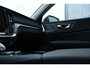 Volvo V60 T6 AWD 350 pk Plug-in hybrid Ultra Bright | Longe Range | Google | Massage | 360 Camera | Alarm | Schuif-/Kanteldak | Adaptieve Cruise | Pilot Assist | Head-Up Display | Keyless | 19" LM