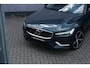 Volvo V60 T6 AWD 350 pk Plug-in hybrid Ultra Bright | Longe Range | Google | Massage | 360 Camera | Alarm | Schuif-/Kanteldak | Adaptieve Cruise | Pilot Assist | Head-Up Display | Keyless | 19" LM