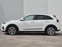 Kia Niro 1.6 GDi Hybrid DynamicPlusLine Automaat / Apple Carplay & Android Auto / Stuur & Stoelverwarming / Adaptieve Cruise Control / Achteruitrijcamera / Climate Control / Parkeersensoren Voor & Achter / Lichtmetalen Velgen / Navigatie / JBL Audio /
