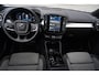 Volvo XC40 B4 Plus Dark | 2000 kg trekgewicht | Trekhaak | Stuur & Stoelverwarming | Pilot Assist | Elektrische Achterklep | Elektrische Stoelen | Google Services | Harman Kardon | 18 inch Licht Metaal