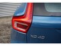 Volvo XC40 B4 Plus Dark | 2000 kg trekgewicht | Trekhaak | Stuur & Stoelverwarming | Pilot Assist | Elektrische Achterklep | Elektrische Stoelen | Google Services | Harman Kardon | 18 inch Licht Metaal