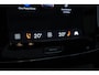 Volvo EX40 Single Motor Extended Range Ultra Black Ed. 82 kWh | Verwarmbare voorstoelen | Verwarmbaar stuurwiel | Premium audio by Harman Kardon | Panoramadak | Rondom zichtcamera | 20 inch Lichtmetalen velgen | Alarmklasse 3