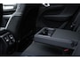 Volvo EX40 Single Motor Extended Range Ultra Black Ed. 82 kWh | Verwarmbare voorstoelen | Verwarmbaar stuurwiel | Premium audio by Harman Kardon | Panoramadak | Rondom zichtcamera | 20 inch Lichtmetalen velgen | Alarmklasse 3