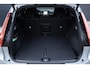 Volvo EX40 Single Motor Extended Range Ultra Black Ed. 82 kWh | Verwarmbare voorstoelen | Verwarmbaar stuurwiel | Premium audio by Harman Kardon | Panoramadak | Rondom zichtcamera | 20 inch Lichtmetalen velgen | Alarmklasse 3