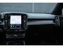 Volvo EX40 Single Motor Extended Range Ultra Black Ed. 82 kWh | Panoramadak | 17% bijtelling |  Verwarmbare voorstoelen+stuurwiel | Premium audio by Harman Kardon | Rondom zichtcamera | Warmtepomp | 20 inch Lichtmetalen velgen | Alarmklasse 3