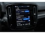 Volvo EX40 Single Motor Extended Range Ultra Black Ed. 82 kWh | Verwarmbare voorstoelen | Verwarmbaar stuurwiel | Premium audio by Harman Kardon | Panoramadak | Rondom zichtcamera | 20 inch Lichtmetalen velgen | Alarmklasse 3