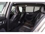 Volvo XC40 T4 Inscription - Panorama/schuifdak - IntelliSafe Surround - Parkeercamera achter - Parkeersensoren voor & achter - Verwarmde voorstoelen - Cruise control - High Performance Audio - Extra getint glas - 18' LMV