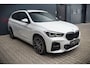 BMW X1 xDrive25e Executive M Sport | Stoelverwarming | Parkeersensoren | Navigatie | Keyless | Cruise Control | LED | Climate Control | DAB | BTW |