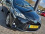 Toyota Yaris 1.5 Hybrid Automaat Dynamic 5-Deurs | Navi | Clima | Cruise | Bluetooth Carkit+Streaming | Rijstrook+Licht+Regensensor | Mistlampen | Privacy Glass | 15''lm