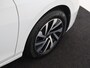 Volkswagen Golf 1.4 eHybrid Style | Parkeersensoren | 3-zone airco | Stoel- en stuurwielverwarming | Adaptieve cruise control | CarPlay | Navigatie | Digital cockpit |