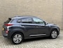 Hyundai Kona Electric EV Premium 64 kWh | 3 fase | 100% SOH | Leder | Navigatie | Adaptieve cruise | Lane assist | Camera | Apple CarPlay / Android Auto | Stoelverwarming voor+achter | Stoelkoeling | LED | DAB | Head up | Volledig onderhouden