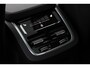 Volvo XC90 Plug-in hybrid AWD Ultra Dark | Luchtvering | Panoramadak met schuif-/kantelfunctie | Semi-Elektrische Trekhaak| Verwarmbare, Geventileerde en Masserende Voorstoelen | Premium audio by Bowers & Wilkins | 360º Camera | Gelamineerd en Getint Glas Achter|
