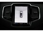 Volvo XC90 Plug-in hybrid AWD Ultra Dark | Luchtvering | Panoramadak met schuif-/kantelfunctie | Semi-Elektrische Trekhaak| Verwarmbare, Geventileerde en Masserende Voorstoelen | Premium audio by Bowers & Wilkins | 360º Camera | Gelamineerd en Getint Glas Achter|