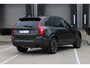 Volvo XC90 Plug-in hybrid AWD Ultra Dark | Luchtvering | Panoramadak met schuif-/kantelfunctie | Semi-Elektrische Trekhaak| Verwarmbare, Geventileerde en Masserende Voorstoelen | Premium audio by Bowers & Wilkins | 360º Camera | Gelamineerd en Getint Glas Achter|
