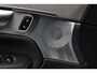 Volvo XC90 Plug-in hybrid AWD Ultra Dark | Luchtvering | Panoramadak met schuif-/kantelfunctie | Semi-Elektrische Trekhaak| Verwarmbare, Geventileerde en Masserende Voorstoelen | Premium audio by Bowers & Wilkins | 360º Camera | Gelamineerd en Getint Glas Achter|