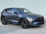 Mazda CX-5 2.0 e-SkyActiv-G M Hybrid 165 Homura / Comfort Pack / 19" LMV / 2.000 kg Trekgewicht / Lederen bekleding / Stoelventilatie voor / Verwarmde stoelen voor en achter / Adaptive Cruise / Rondomzicht Camera / Bose Audio /