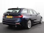 BMW 3-Serie Touring 318i High Executive Edition Demo ! Leder Navigatie Apple Carplay/Android Auto Camera Parkeersensoren Virtual Cockpit Stoelverwarming Cruise Control Ledverlichting Getinte ramen Climate Control