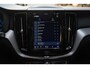 Volvo XC60 T6 Plug-in hybrid AWD Ultra Dark 350pk | Pano. dak | 360 Camera | Trekhaak | Stoel/Stuurwiel verwarming | 20 inch |
