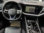Volkswagen Touareg 3.0 TSi 4MOTION R-Line PANO TREKH. Luchtvering