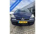 Peugeot 807 2.2 ST, 7 persoons, climatronic, cruisecontrol, trekhaak, electrische schuifdeuren, nieuwe APK, diverse krassen aan buitenkant, 1 extra stoel is erbij maar niet afgebeeld.