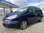 Peugeot 807 2.2 ST, 7 persoons, climatronic, cruisecontrol, trekhaak, electrische schuifdeuren, nieuwe APK, diverse krassen aan buitenkant, 1 extra stoel is erbij maar niet afgebeeld.