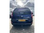 Peugeot 807 2.2 ST, 7 persoons, climatronic, cruisecontrol, trekhaak, electrische schuifdeuren, nieuwe APK, diverse krassen aan buitenkant, 1 extra stoel is erbij maar niet afgebeeld.
