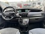 Peugeot 807 2.2 ST, 7 persoons, climatronic, cruisecontrol, trekhaak, electrische schuifdeuren, nieuwe APK, diverse krassen aan buitenkant, 1 extra stoel is erbij maar niet afgebeeld.