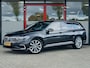 Volkswagen Passat Variant 1.4 TSI PHEV GTE Business | Trekhaak | Standkachel | Stoelverwarming | Discovery Pro Navigatie | Virtual Cockpit | Adaptieve Cruise Control | Climate Control | Camera | 19'' Lichtmetalen Velgen | PDC | Metallic Lak |