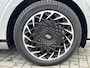 Hyundai Ioniq 5 Lounge AWD 77.4 kWh 325pk / Fabrieksgarantie tot 02-2029 / 8 jaar Batterijgarantie  / Origineel NL auto /  Accu SOH 100%  /Panoramadak /  Allseason / Trekgewicht 1600 Kg / HUD / Apple Carplay Android Auto / Stuur-, Stoel en Achterbank verwarming / Bose Audio Systeem /