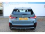 BMW X1 xDrive25e M-Sport | Incl. 12 maanden Garantie | Panorama dak | Achteruitrijcamera | Dodehoek detectie | Keyless entry/start | Elektrische kofferbak klep | Cruise controle | Apple CarPlay/Android Auto | Virtual Cockpit | Navigatie | Parkeersensoren V+A | 18 Inch LMV | Half Leder/Alcantara |