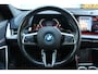 BMW X1 xDrive25e M-Sport | Incl. 12 maanden Garantie | Panorama dak | Achteruitrijcamera | Dodehoek detectie | Keyless entry/start | Elektrische kofferbak klep | Cruise controle | Apple CarPlay/Android Auto | Virtual Cockpit | Navigatie | Parkeersensoren V+A | 18 Inch LMV | Half Leder/Alcantara |