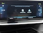 Peugeot e-2008 EV Blue Lease Allure 50 kWh 136pk Automaat | 1ste Eigenaar | Navigatie | Climate Control | Adaptieve Cruise Control | Achteruitrijcamera | LED | 17" Lichtmetalen Velgen | Verwarmbare Voorstoelen | Apple Carplay/Android Auto |
