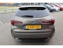 Toyota Corolla Touring Sports DYNAMIC FACELIFT BLIND-SPOT KEYLESS STOELVERW EL-ACHTERKLEP PARK-SENSOREN VOOR/ACHTER 17'' LM-VELGEN NAVI LED APPLE/ANDROID NL-AUTO