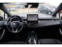 Toyota Corolla Touring Sports DYNAMIC FACELIFT BLIND-SPOT KEYLESS STOELVERW EL-ACHTERKLEP PARK-SENSOREN VOOR/ACHTER 17'' LM-VELGEN NAVI LED APPLE/ANDROID NL-AUTO