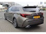 Toyota Corolla Touring Sports DYNAMIC FACELIFT BLIND-SPOT KEYLESS STOELVERW EL-ACHTERKLEP PARK-SENSOREN VOOR/ACHTER 17'' LM-VELGEN NAVI LED APPLE/ANDROID NL-AUTO