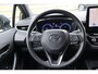 Toyota Corolla Touring Sports DYNAMIC FACELIFT BLIND-SPOT KEYLESS STOELVERW EL-ACHTERKLEP PARK-SENSOREN VOOR/ACHTER 17'' LM-VELGEN NAVI LED APPLE/ANDROID NL-AUTO