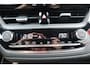 Toyota Corolla Touring Sports DYNAMIC FACELIFT BLIND-SPOT KEYLESS STOELVERW EL-ACHTERKLEP PARK-SENSOREN VOOR/ACHTER 17'' LM-VELGEN NAVI LED APPLE/ANDROID NL-AUTO