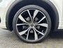 Volkswagen T-Roc 1.5 TSI 150pk R-Line DSG Automaat Panoramadak / Leder / IQ LED verlichting / 19"LM / Navigatie / App-connect / Camera Stoel+stuur verwarming / Elctr. a.klep / PDC