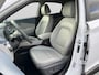 Hyundai Kona Electric EV 64kWh 204pk | Camera | Premium Audio | Carplay | Adaptive cruise control | Trekhaak | Dodehoek detectie | Head-up display | Keyless entry | Navigatie