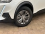 Peugeot e-2008 EV Active Pack 50 kWh LED | 16" Lichtmetaal | Parkeersensoren Achter | Carplay | Cruise | Bluetooth | Climate Control | Airco (automatisch) | Apple Carplay/Android Auto|telefoonintegratie premium | Bluetooth telefoonvoorbereiding