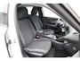 Peugeot e-2008 EV Active Pack 50 kWh LED | 16" Lichtmetaal | Parkeersensoren Achter | Carplay | Cruise | Bluetooth | Climate Control | Airco (automatisch) | Apple Carplay/Android Auto|telefoonintegratie premium | Bluetooth telefoonvoorbereiding