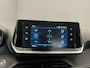Peugeot e-2008 EV Active Pack 50 kWh LED | 16" Lichtmetaal | Parkeersensoren Achter | Carplay | Cruise | Bluetooth | Climate Control | Airco (automatisch) | Apple Carplay/Android Auto|telefoonintegratie premium | Bluetooth telefoonvoorbereiding