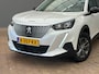 Peugeot e-2008 EV Active Pack 50 kWh LED | 16" Lichtmetaal | Parkeersensoren Achter | Carplay | Cruise | Bluetooth | Climate Control | Airco (automatisch) | Apple Carplay/Android Auto|telefoonintegratie premium | Bluetooth telefoonvoorbereiding