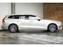 Volvo V60 T6 Twin Engine AWD Inscription | Panoramadak | Stoelverwarming | Parkeersensoren voor + achter | Parkeerverwarming | Comfortstoelen | Navigatie | Lederen Bekleding |