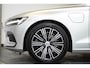Volvo V60 T6 Twin Engine AWD Inscription | Panoramadak | Stoelverwarming | Parkeersensoren voor + achter | Parkeerverwarming | Comfortstoelen | Navigatie | Lederen Bekleding |