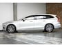Volvo V60 T6 Twin Engine AWD Inscription | Panoramadak | Stoelverwarming | Parkeersensoren voor + achter | Parkeerverwarming | Comfortstoelen | Navigatie | Lederen Bekleding |