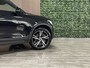 Volvo XC40 T4 Recharge R-Design | Harman Kardon | Parkeercamera | Standkachel met Volvo On Call App | Stoelverwarming voor+achter | Stuurwielverwarming | Cruise Control | Leder alcantara bekleding | Zitting verlenging voorstoelen | 19 Inch | Keyless Drive | Parkeers .