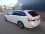 Skoda Superb Combi 1.5 TSI ACT Sportline Business AUTOMAAT | ALCANTARA SPORT INTERIEUR | PANORAMADAK | NAVIGATIE | CAMERA | SFEERVERLICHTING | CRUISECONTROL | PARKEERSENSOREN | ELEKTRISCHE STOELEN | AFNEEMBAAR TREKHAAK | VIRTUELE DISPLAY |