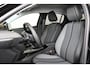 Peugeot 208 Allure | 16" Lichtmetalen velgen 'ELBORN' | Climate Control | Dashboard en deurpanelen in kunststof met carboneffect
