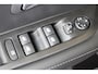 Peugeot 208 Allure | 16" Lichtmetalen velgen 'ELBORN' | Climate Control | Dashboard en deurpanelen in kunststof met carboneffect